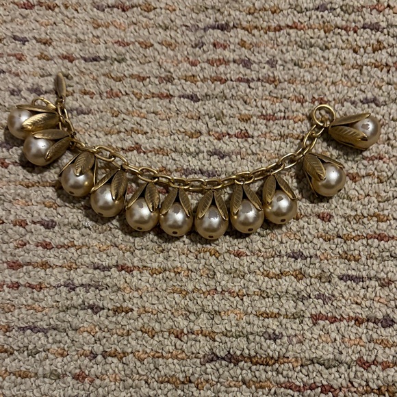 Lenora Dame Elegant Gold and Cream Pearl Bracelet - Picture 4 of 12